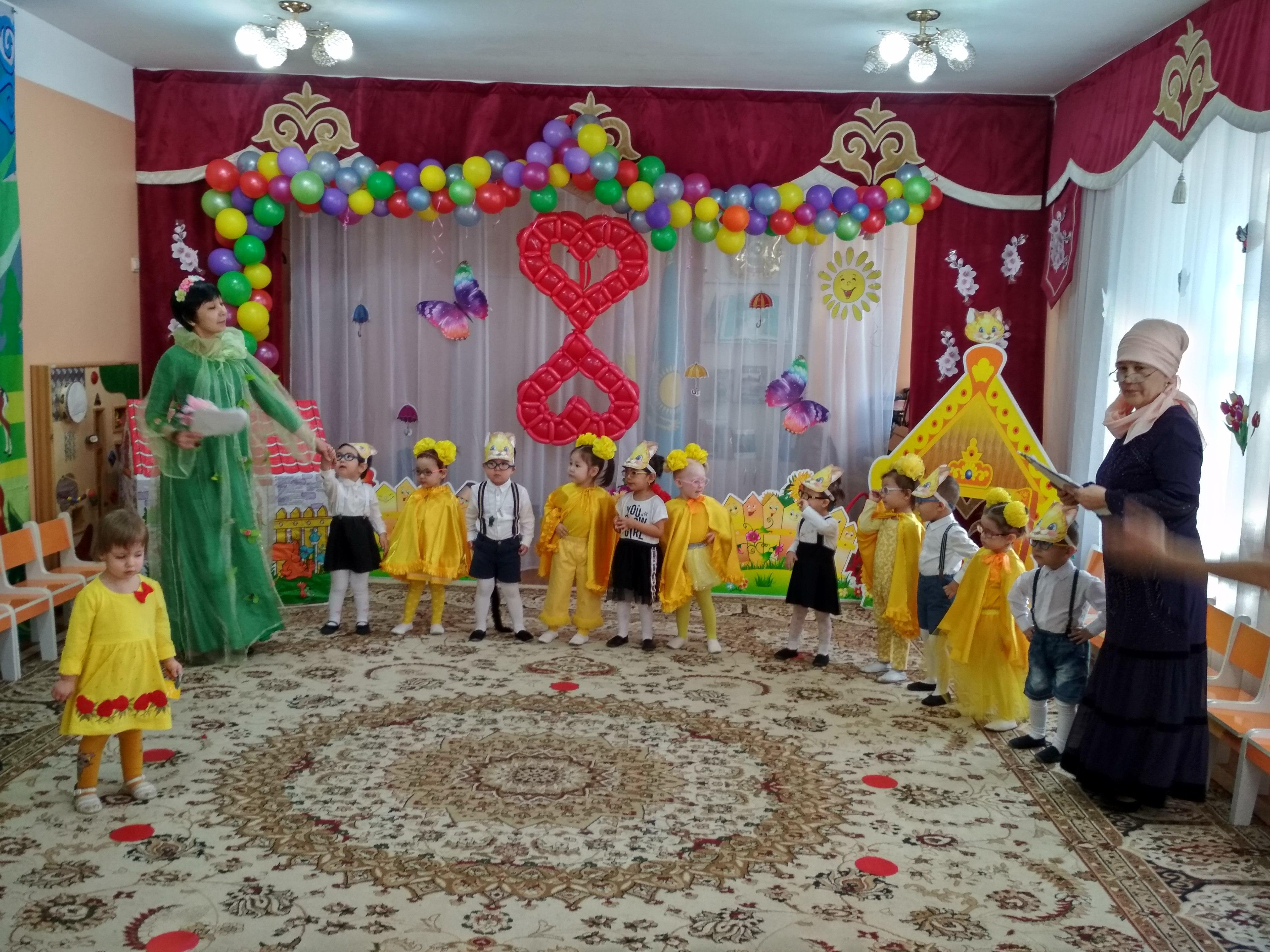 "В гостях у Курочки с цыплятами и Кошечки с котятами" - группа "Балапан""