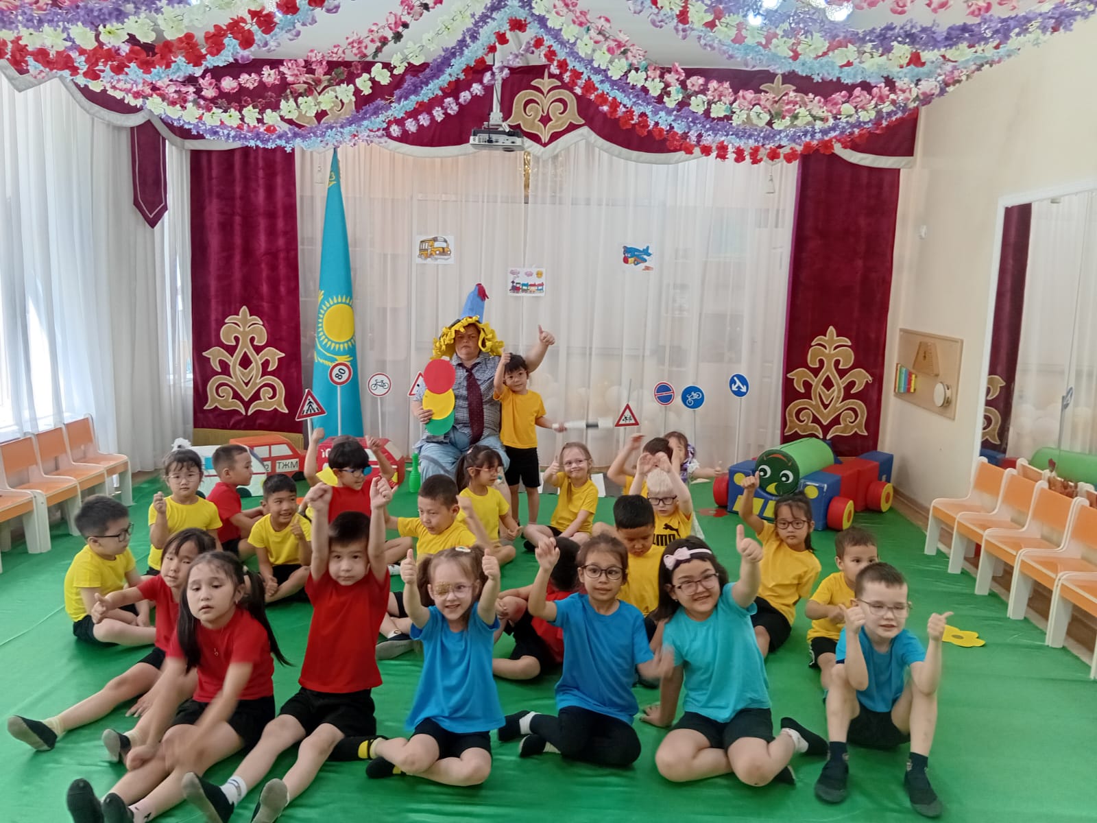 Жолда жүру ережесі бойынша "Жол тәртібін білейік, аман - есен жүрейік" атты тақырыптық іс-әрекет ұйымдастырылды.